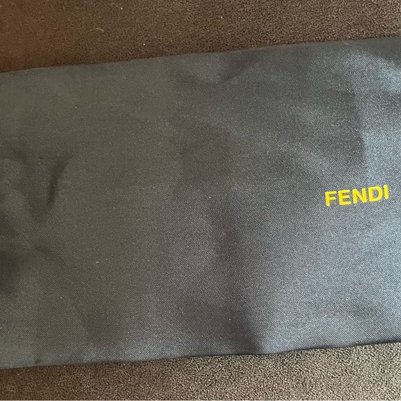 Additional photos for mini Authentic Burberry pink wristlet. - Picture 7 of 12